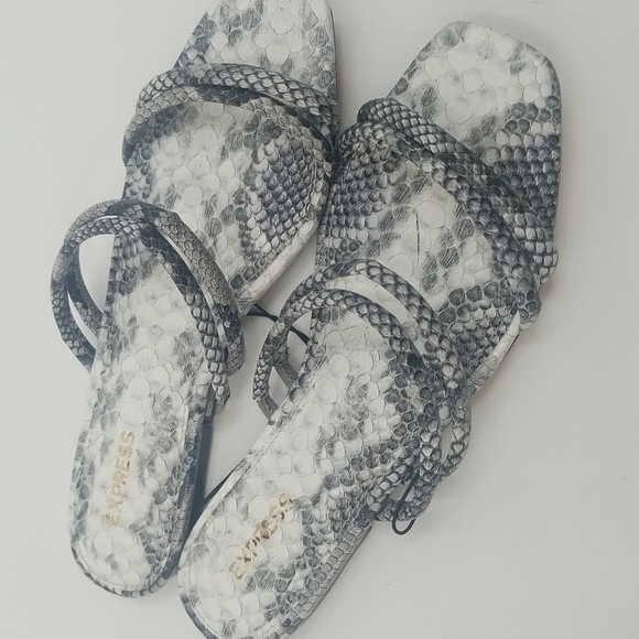 EXPRESS Snakeskin Strappy Slides Open Mule Flats Sandals Sz:7 - Picture 11 of 11